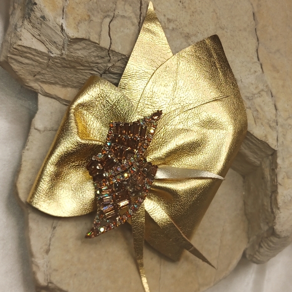 Handmade Artesian Leather Cuff Bracelet Vintage brooch Gold